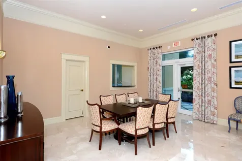 800 N Tamiami Trail Sarasota FL 34236