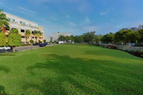 800 N Tamiami Trail Sarasota FL 34236