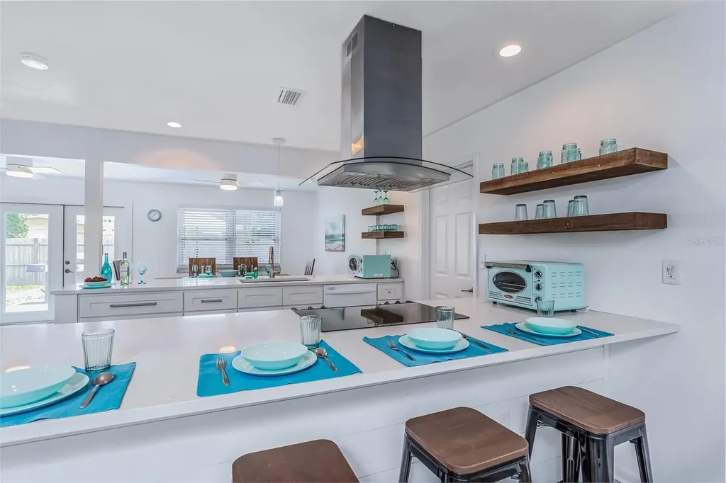 2572 Jefferson Circle Sarasota FL 34239