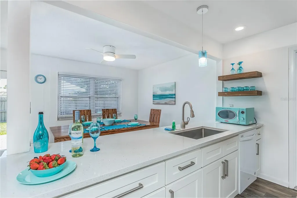 2572 Jefferson Circle Sarasota FL 34239