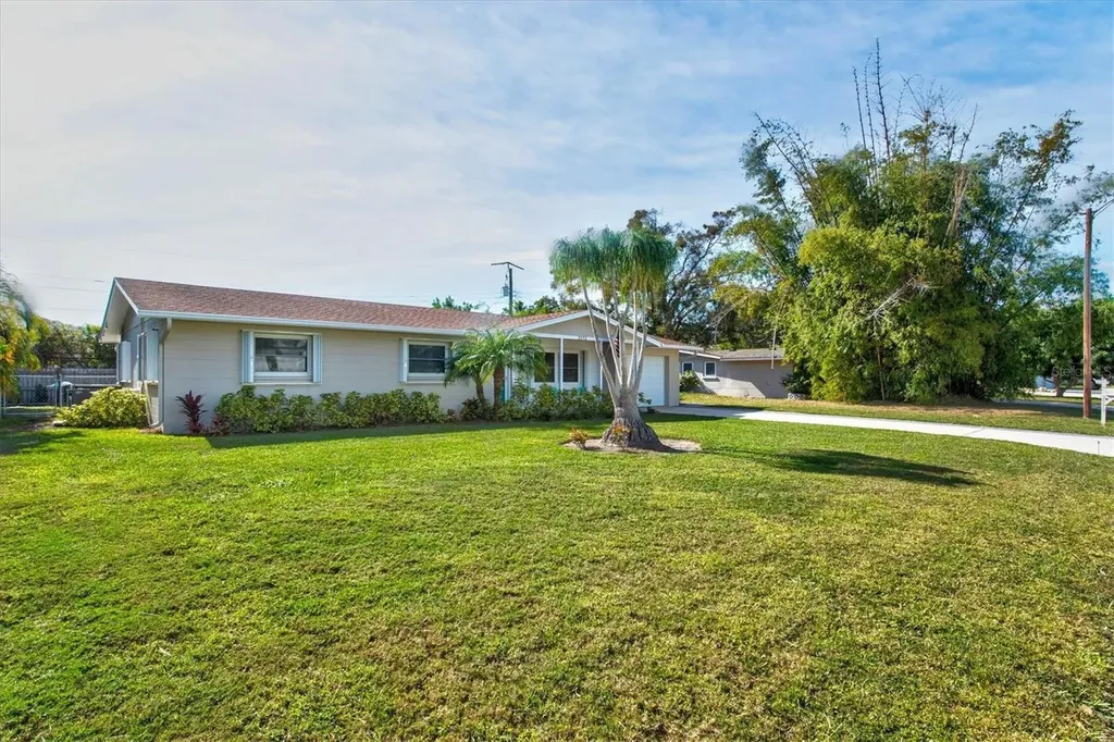 2572 Jefferson Circle Sarasota FL 34239