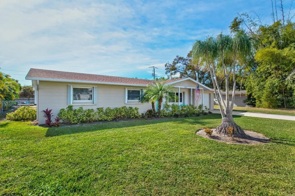 2572 Jefferson Circle Sarasota FL 34239