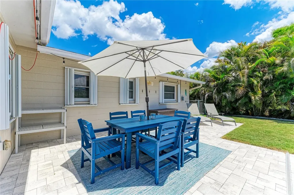2572 Jefferson Circle Sarasota FL 34239