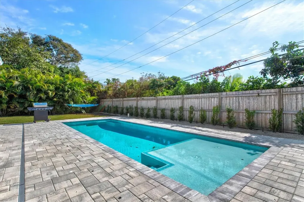 2572 Jefferson Circle Sarasota FL 34239