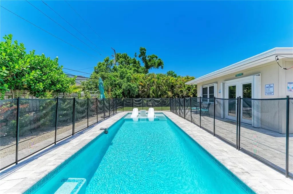 2572 Jefferson Circle Sarasota FL 34239