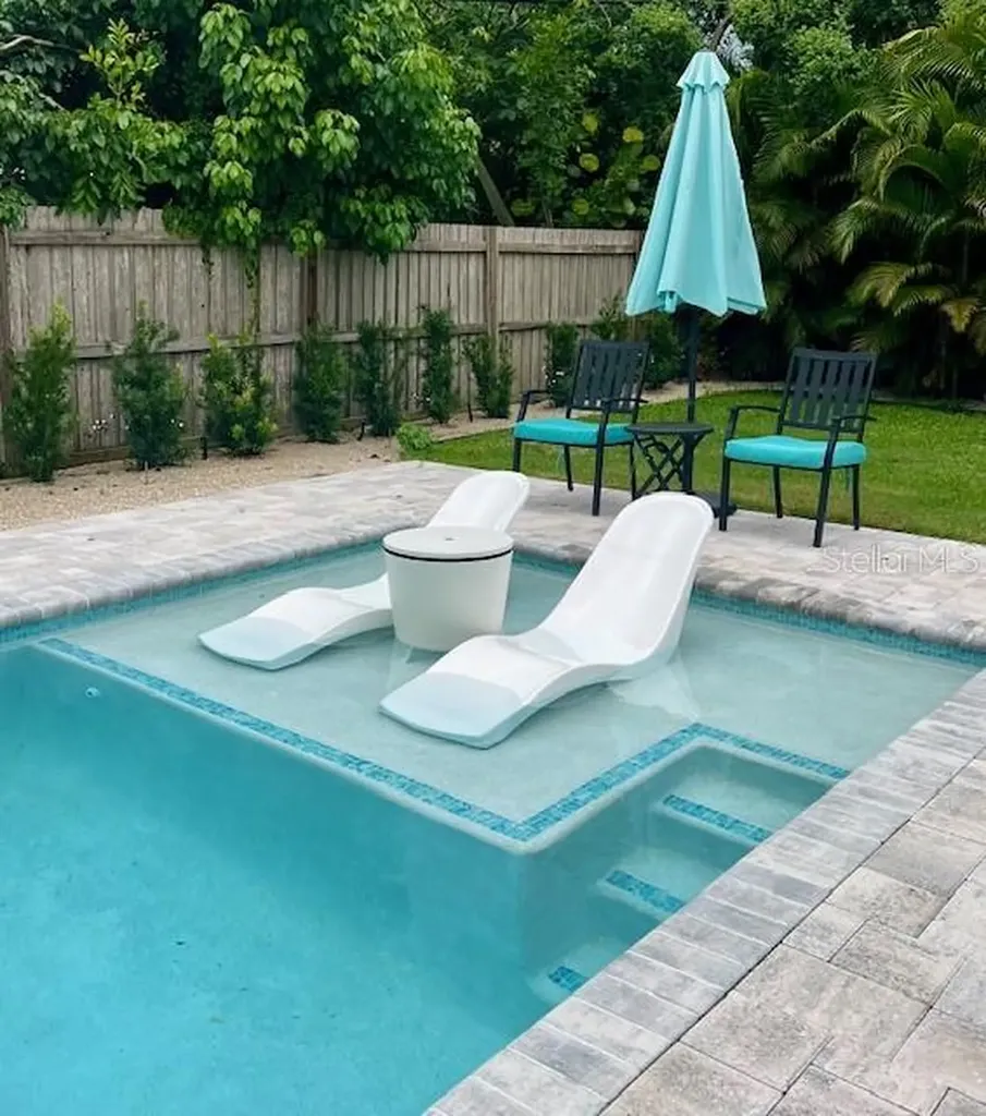 2572 Jefferson Circle Sarasota FL 34239