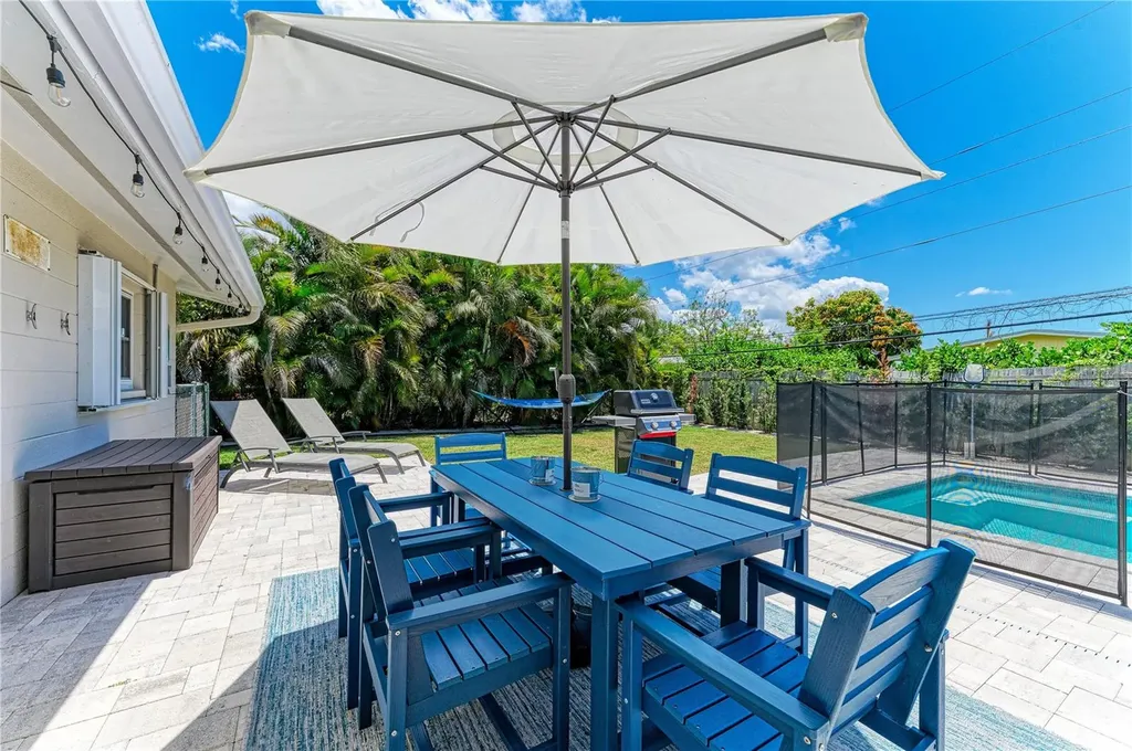 2572 Jefferson Circle Sarasota FL 34239