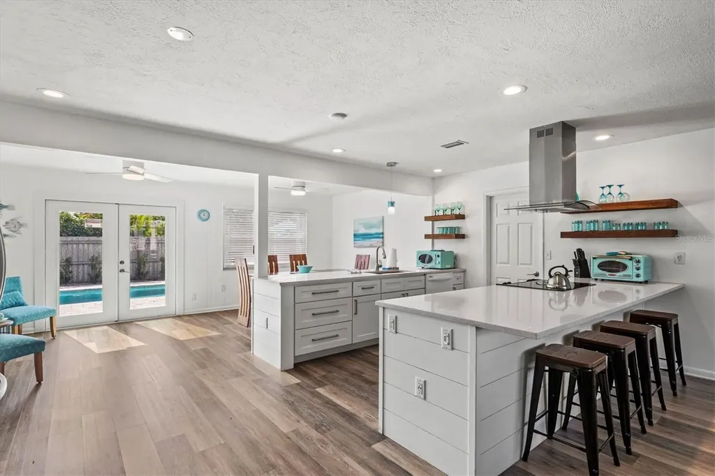 2572 Jefferson Circle Sarasota FL 34239