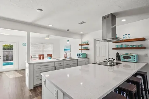 2572 Jefferson Circle Sarasota FL 34239