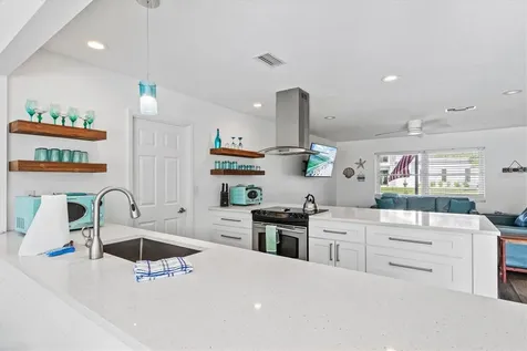 2572 Jefferson Circle Sarasota FL 34239