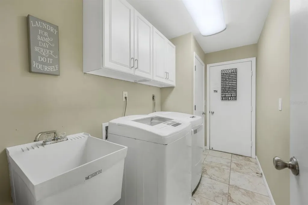 719 El Dorado Parkway W Cape Coral FL 33914