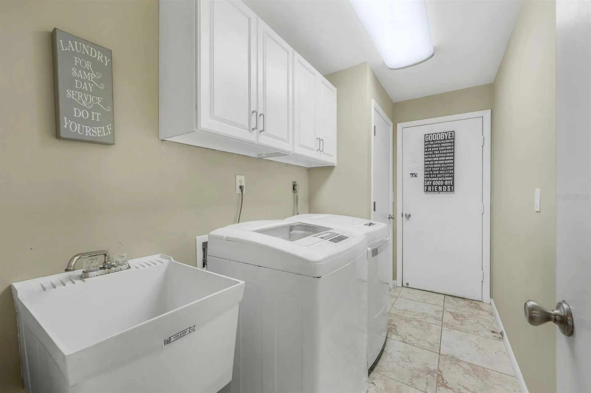 719 El Dorado Parkway W Cape Coral FL 33914