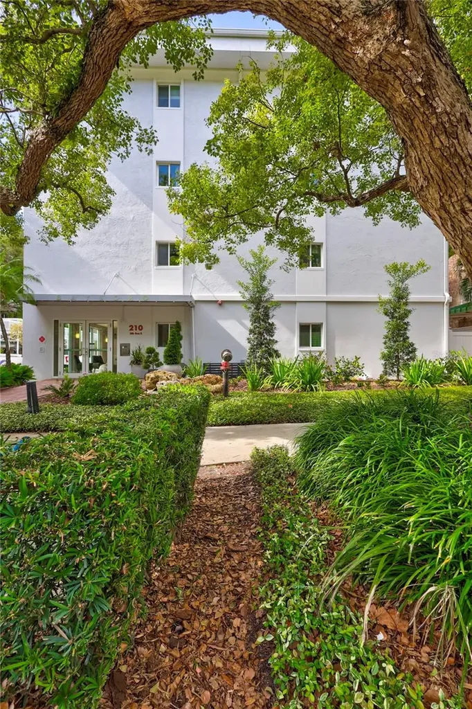 210 5th Avenue S St Petersburg FL 33701