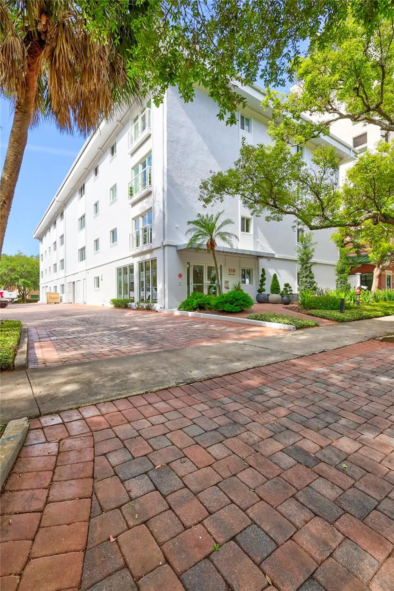 210 5th Avenue S St Petersburg FL 33701