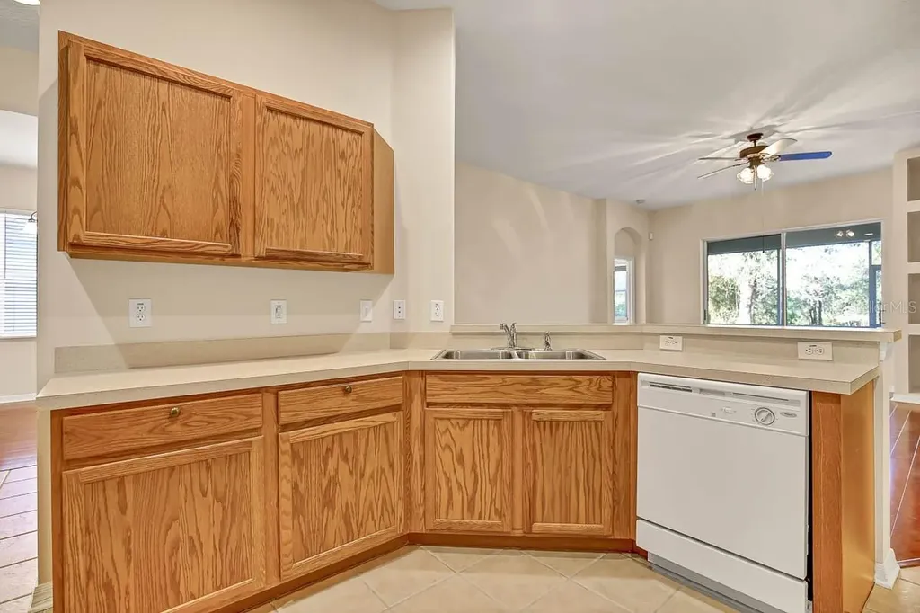 16326 Bridgelawn Avenue Lithia FL 33547