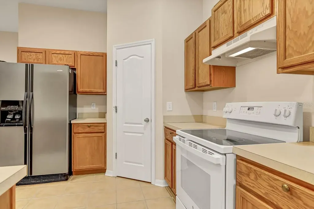 16326 Bridgelawn Avenue Lithia FL 33547