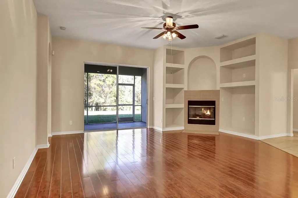 16326 Bridgelawn Avenue Lithia FL 33547