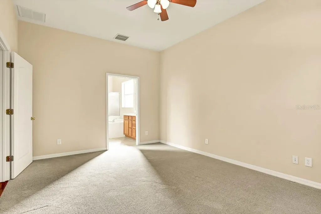 16326 Bridgelawn Avenue Lithia FL 33547