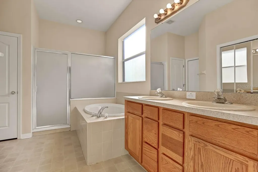 16326 Bridgelawn Avenue Lithia FL 33547