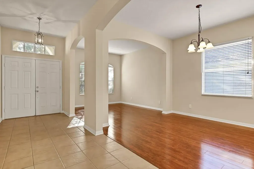 16326 Bridgelawn Avenue Lithia FL 33547