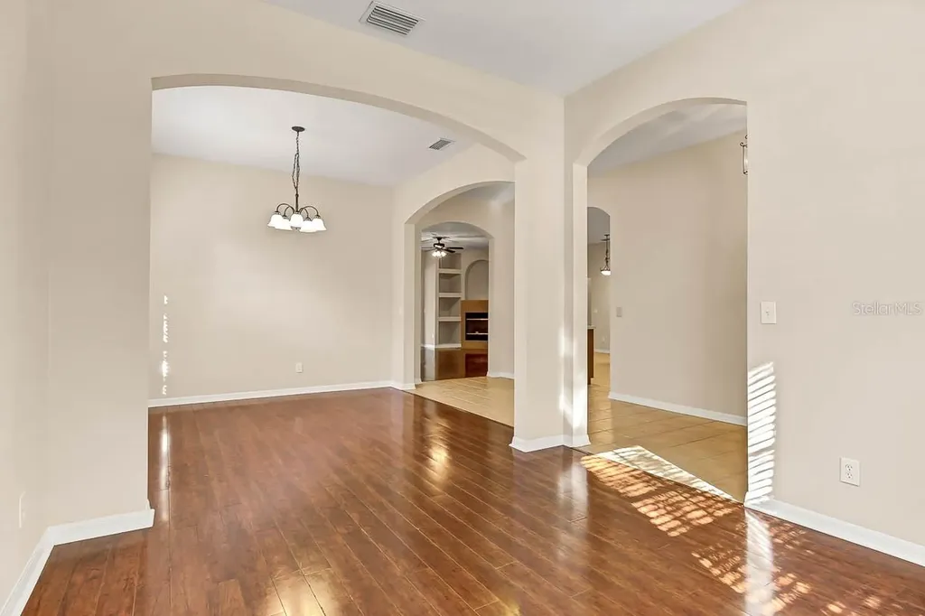 16326 Bridgelawn Avenue Lithia FL 33547