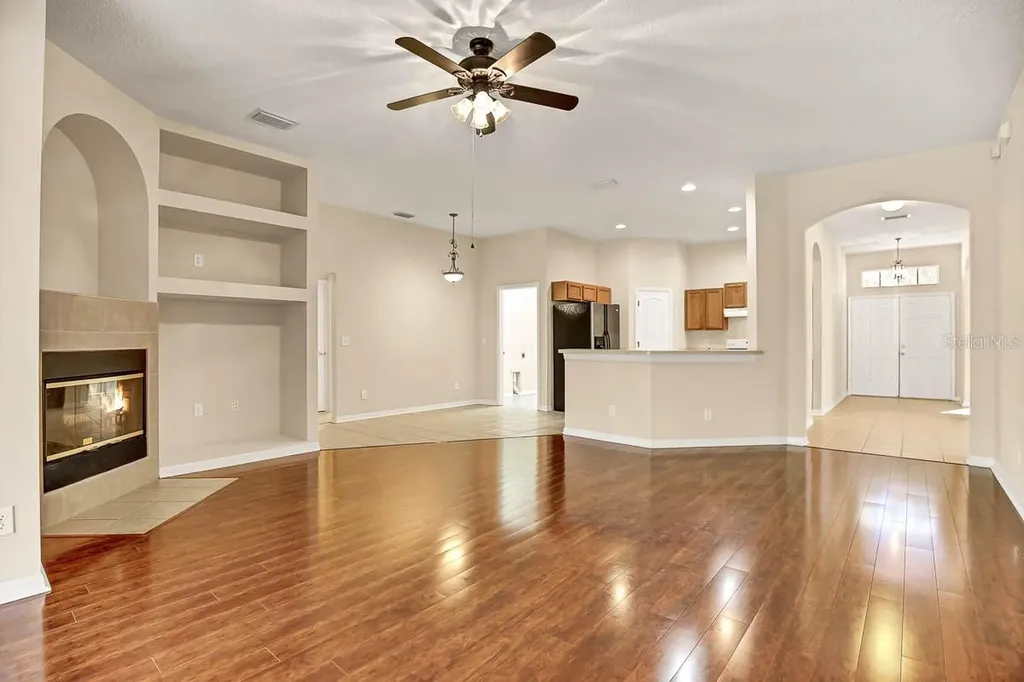 16326 Bridgelawn Avenue Lithia FL 33547