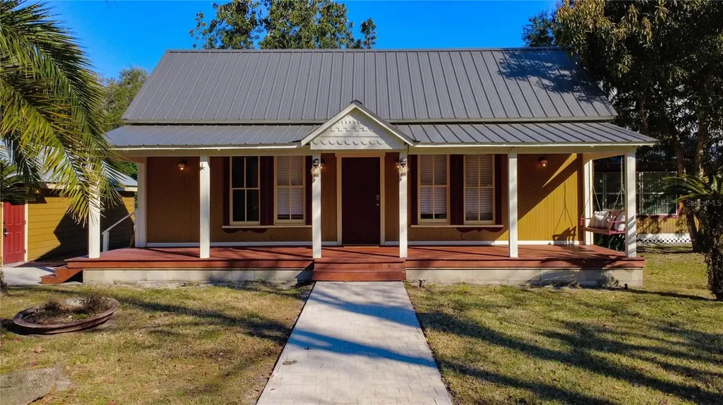 1148 N Grandview Street Mount Dora FL 32757