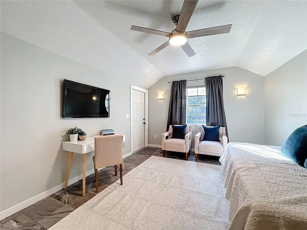 1148 N Grandview Street Mount Dora FL 32757