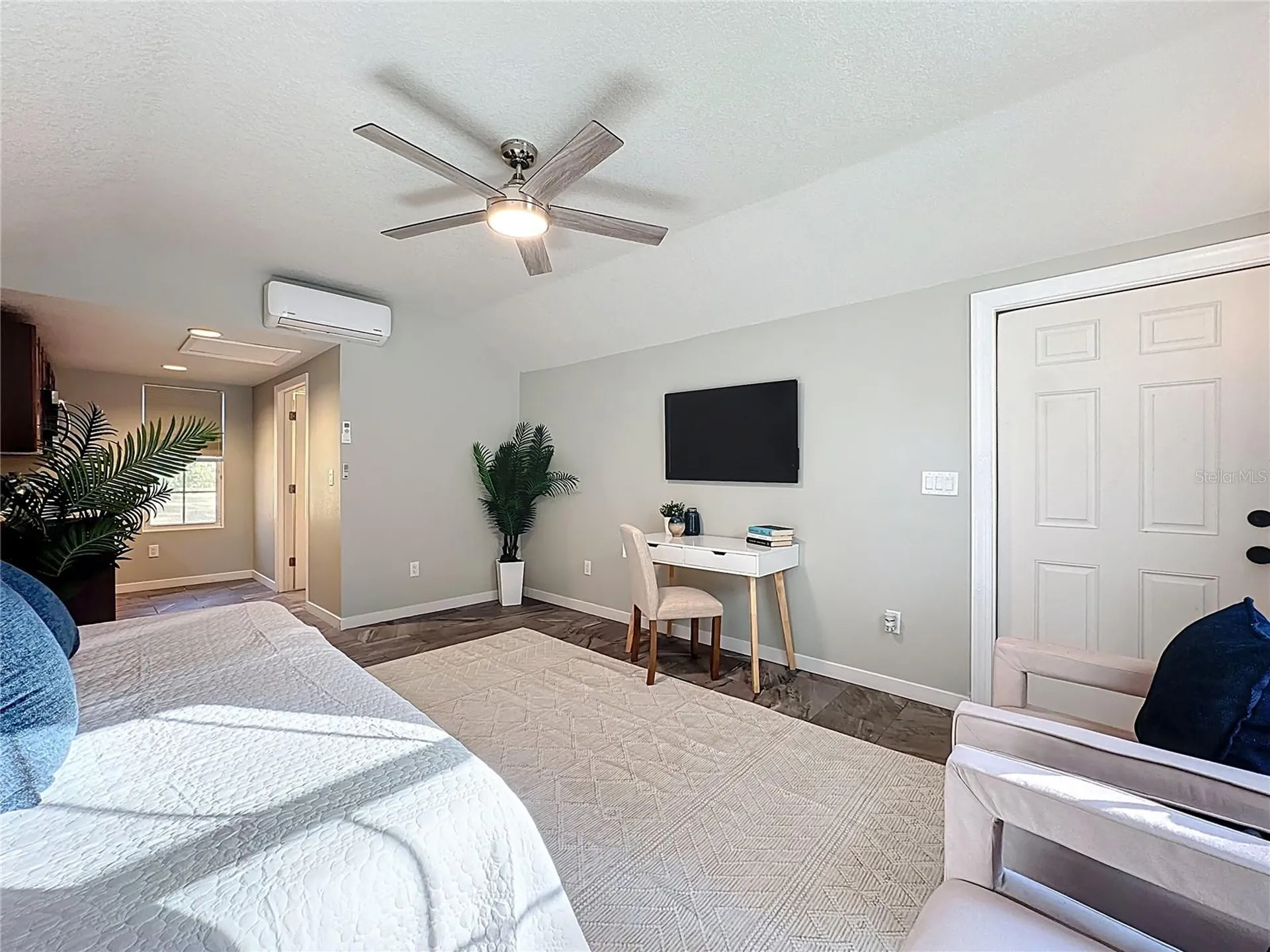 1148 N Grandview Street Mount Dora FL 32757