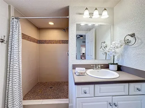 1148 N Grandview Street Mount Dora FL 32757