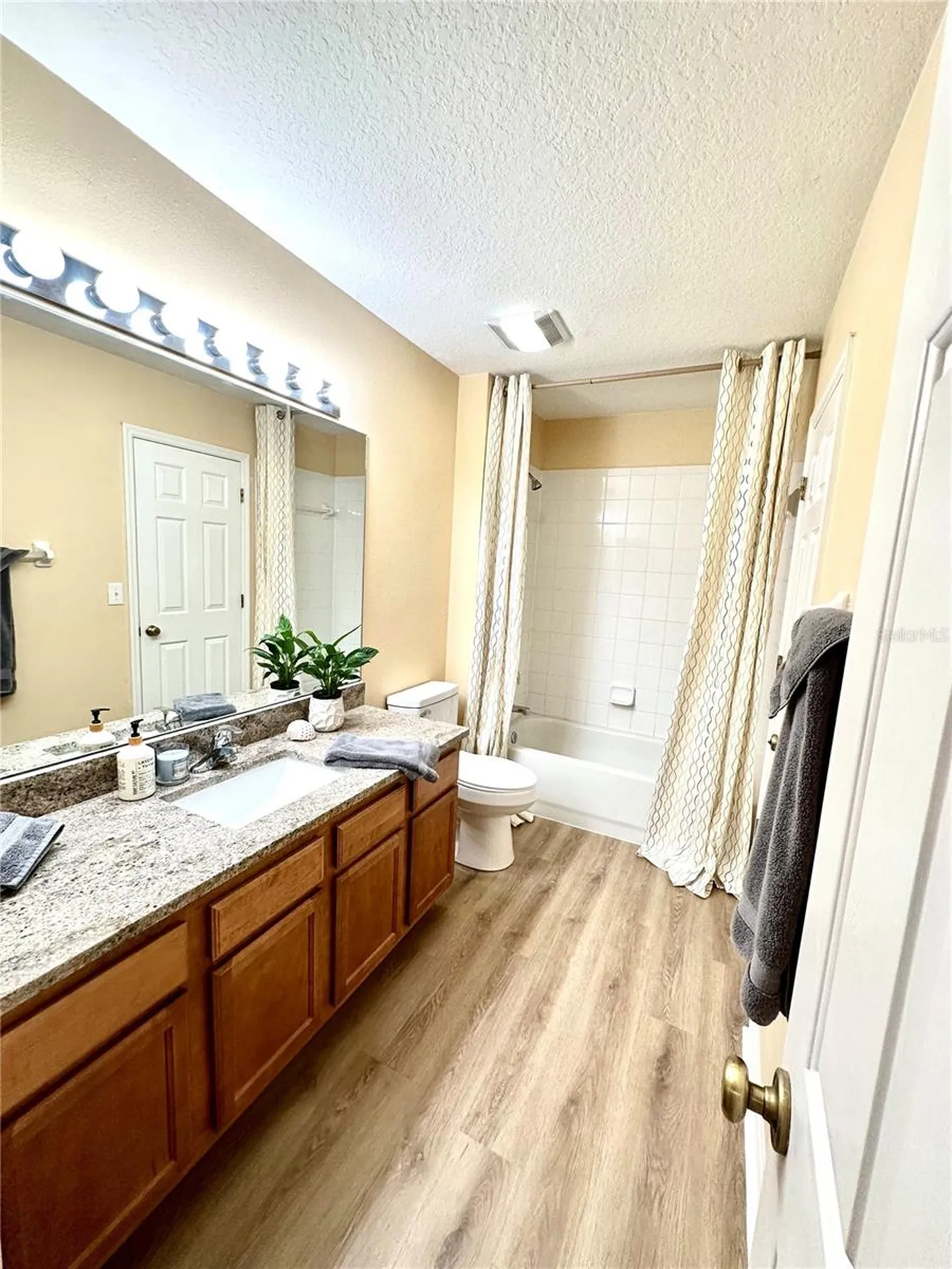 12276 Country White Circle Tampa FL 33635