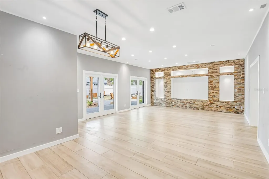 929 W Beacon Avenue Tampa FL 33603