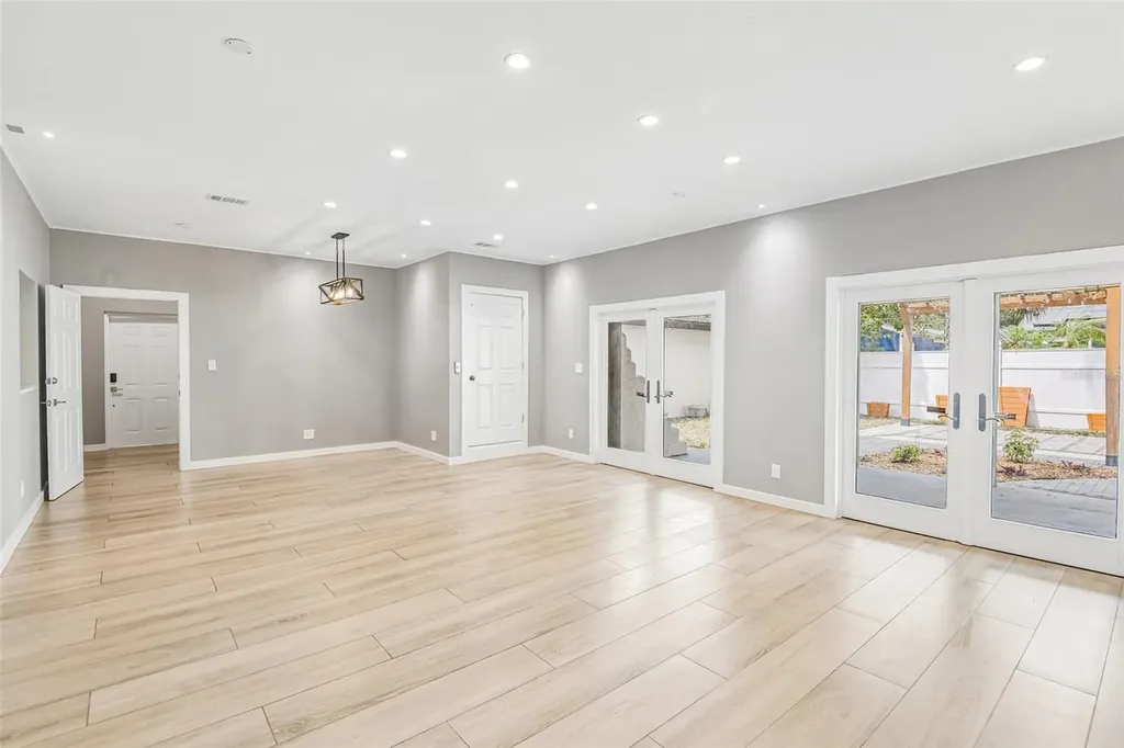 929 W Beacon Avenue Tampa FL 33603