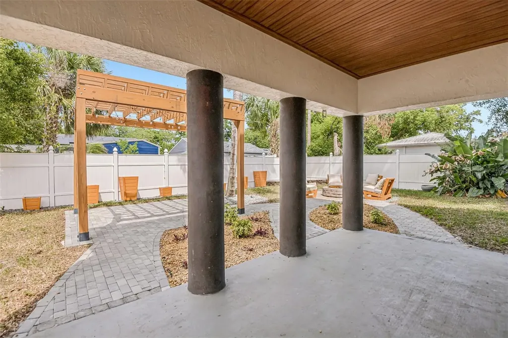 929 W Beacon Avenue Tampa FL 33603