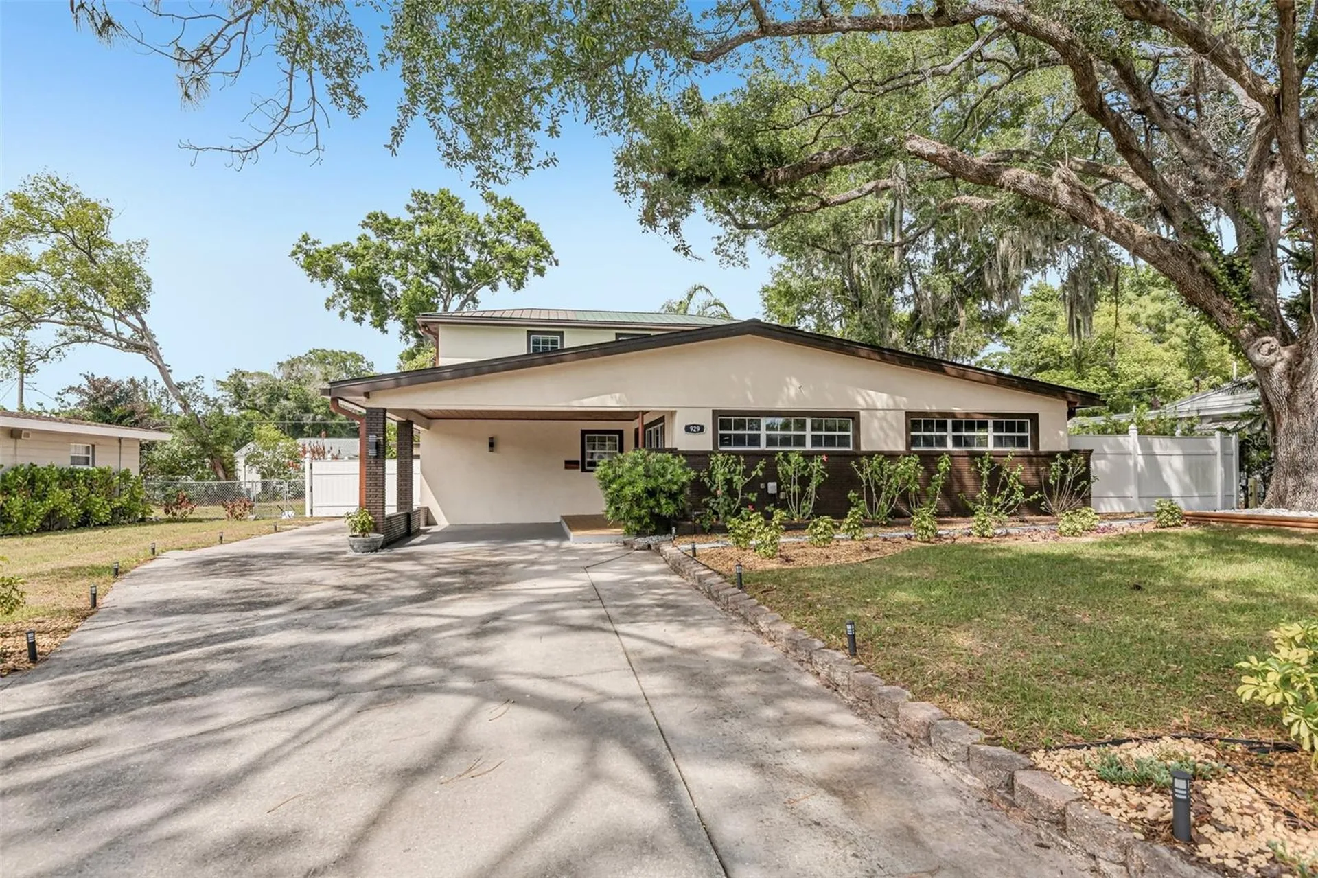 929 W Beacon Avenue Tampa FL 33603