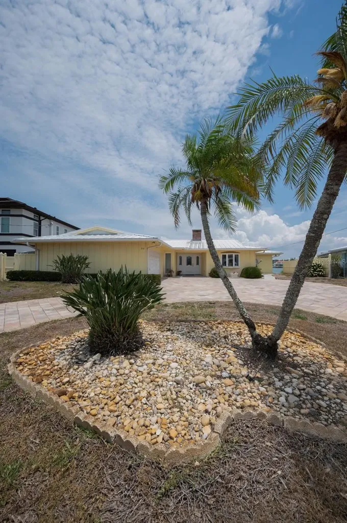 516 Harbor Drive N Indian Rocks Beach FL 33785