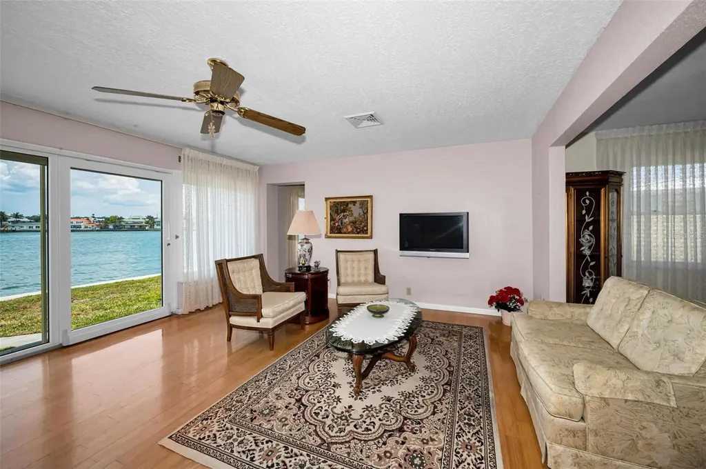 516 Harbor Drive N Indian Rocks Beach FL 33785