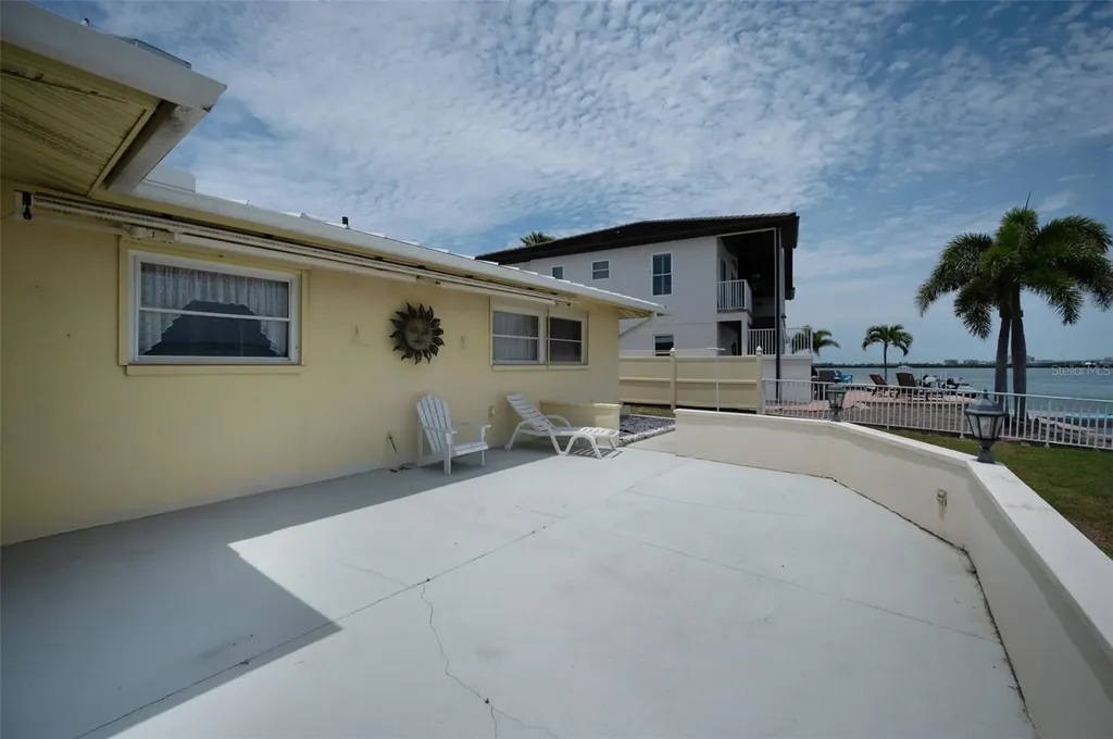 516 Harbor Drive N Indian Rocks Beach FL 33785