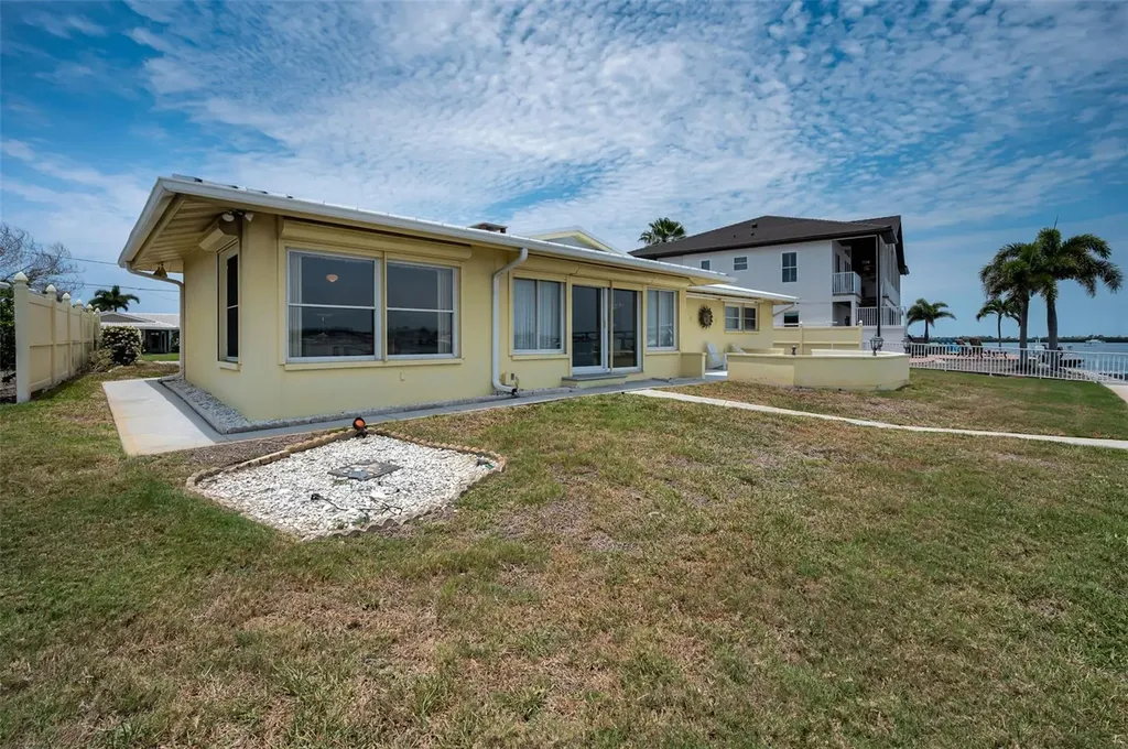 516 Harbor Drive N Indian Rocks Beach FL 33785