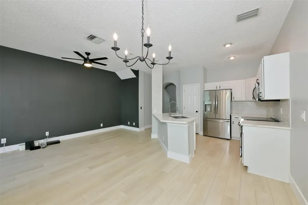 671 Vallance Way NE St Petersburg FL 33716