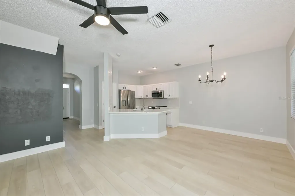671 Vallance Way NE St Petersburg FL 33716