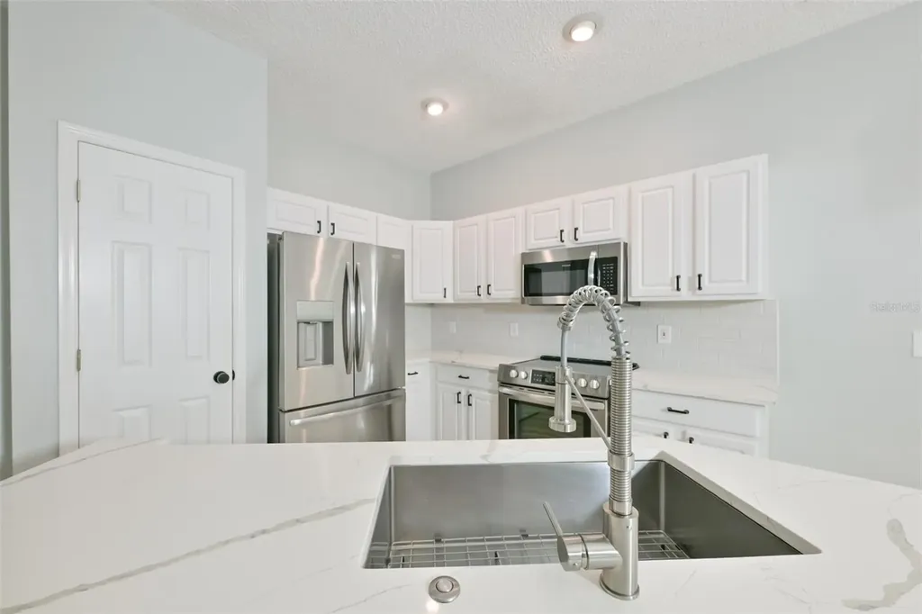 671 Vallance Way NE St Petersburg FL 33716