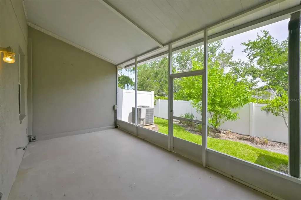 671 Vallance Way NE St Petersburg FL 33716