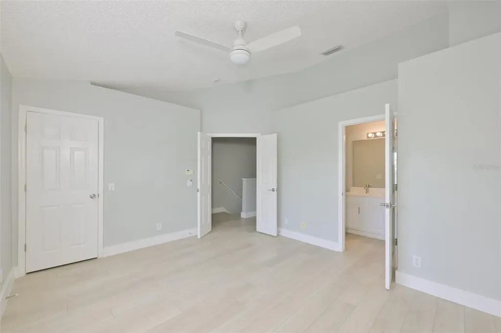 671 Vallance Way NE St Petersburg FL 33716