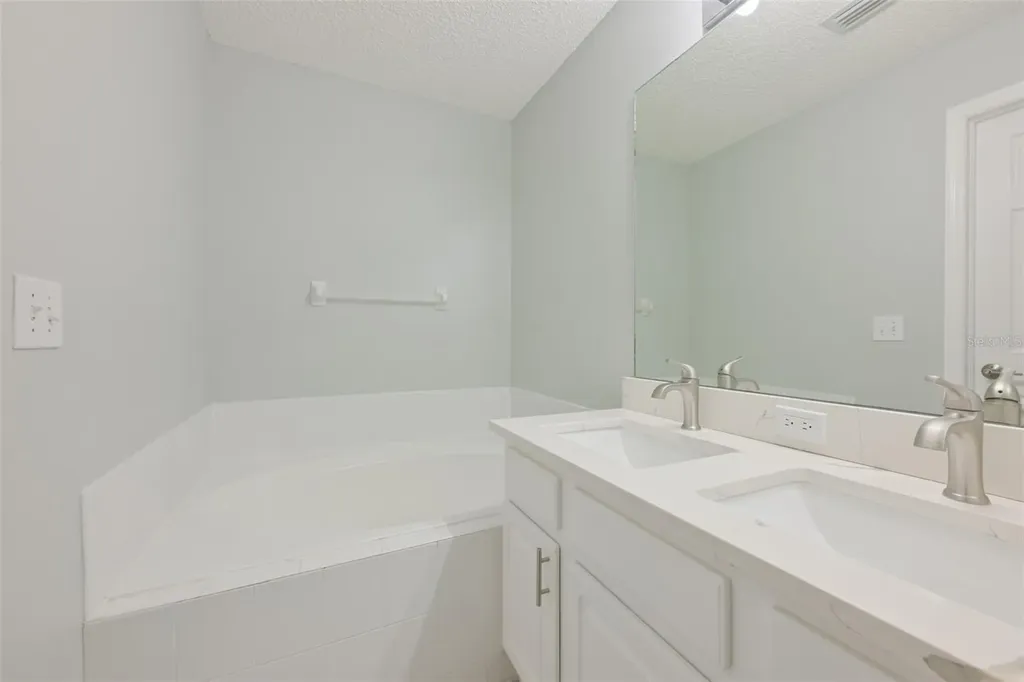 671 Vallance Way NE St Petersburg FL 33716
