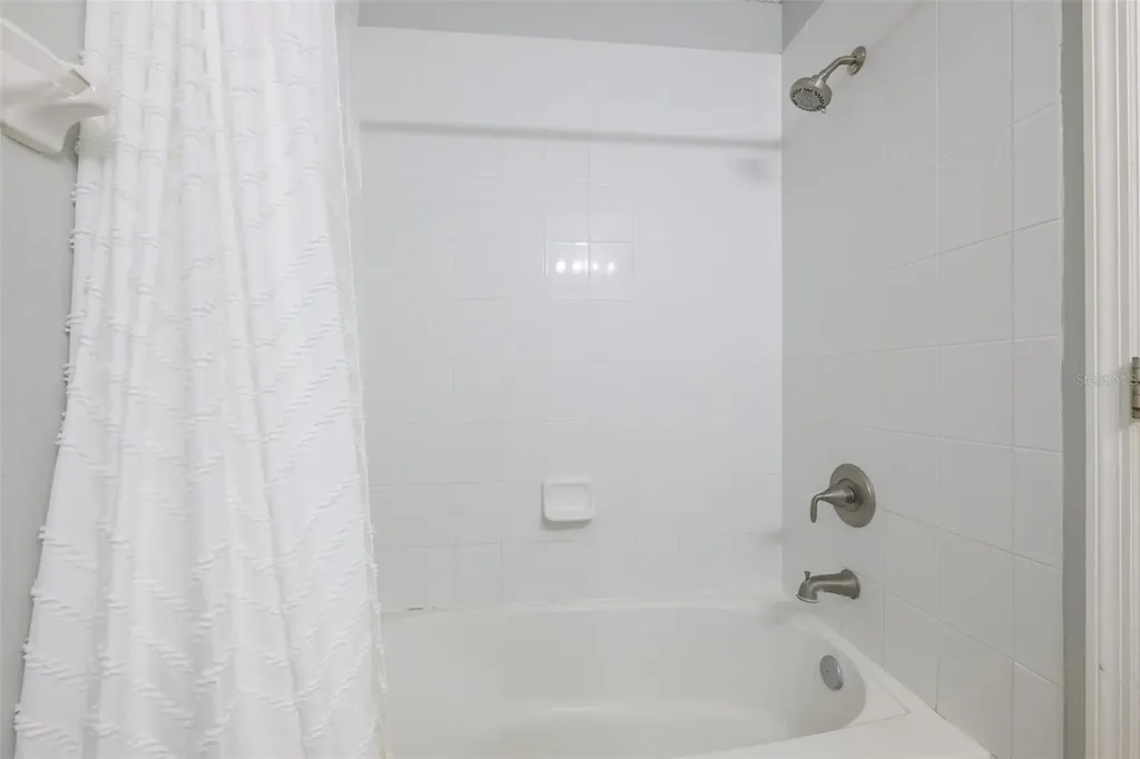 671 Vallance Way NE St Petersburg FL 33716