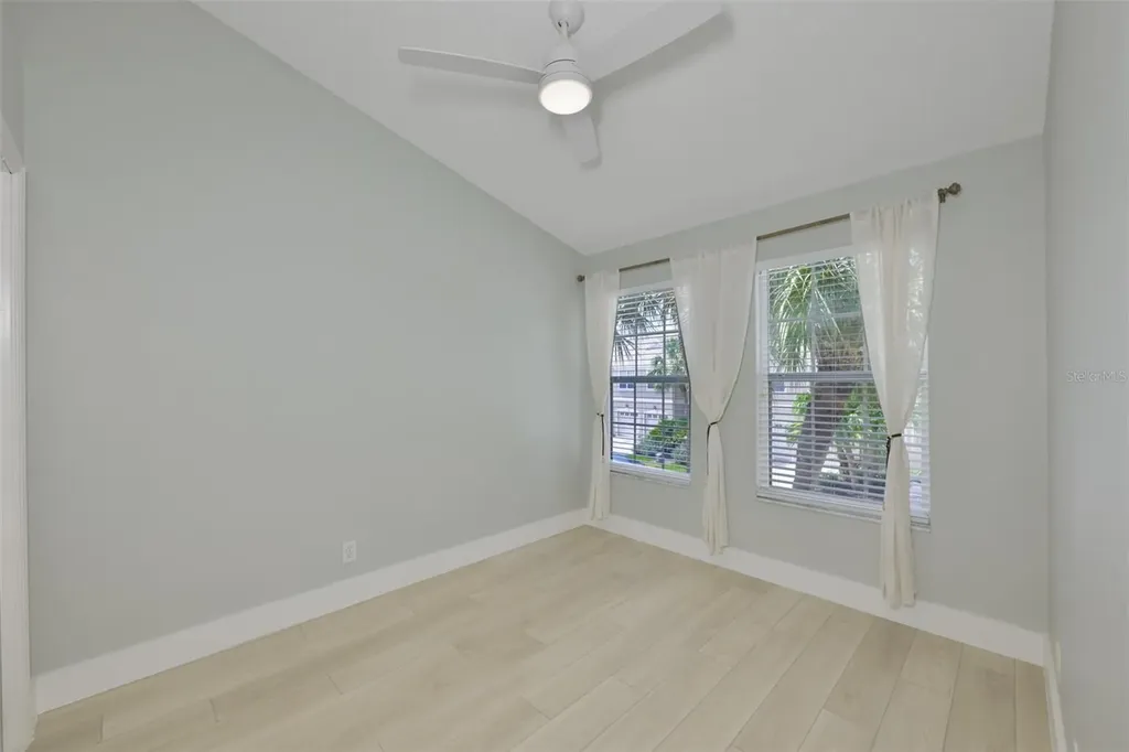 671 Vallance Way NE St Petersburg FL 33716