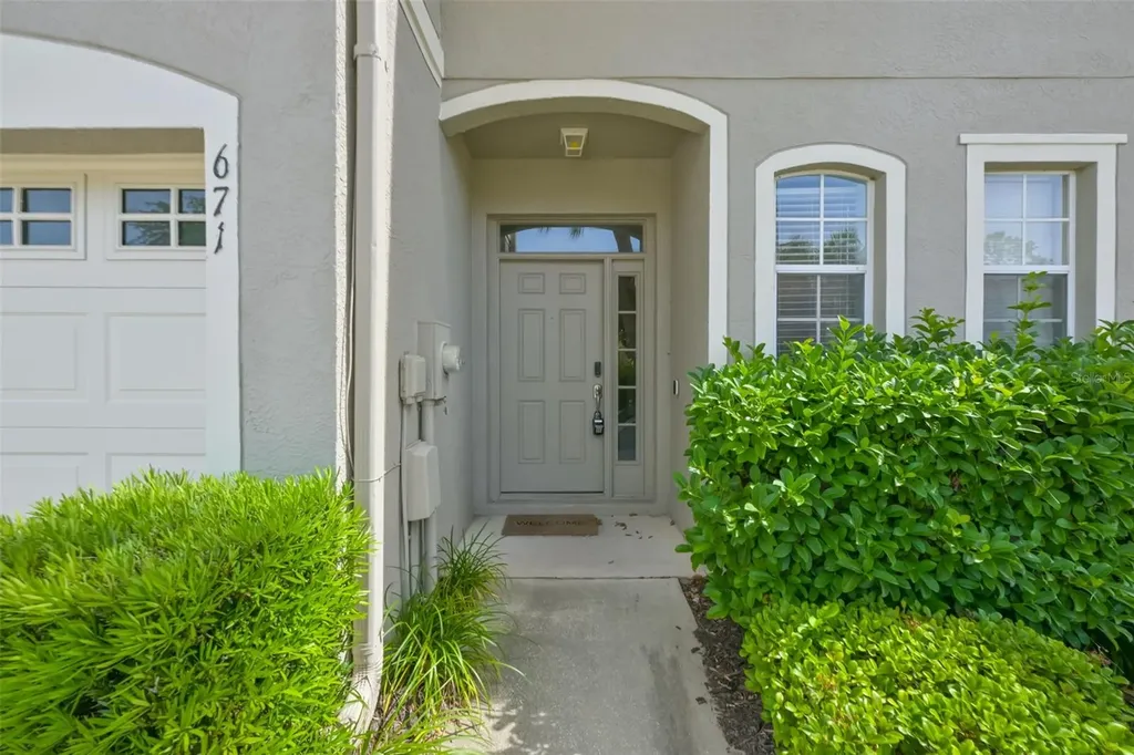 671 Vallance Way NE St Petersburg FL 33716