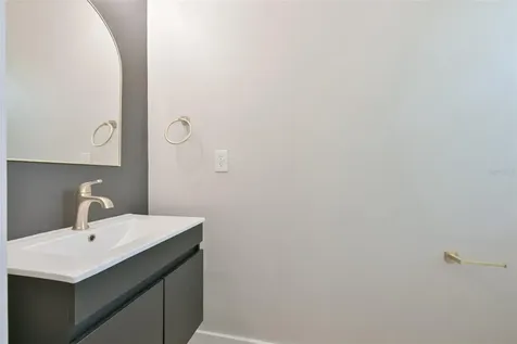 671 Vallance Way NE St Petersburg FL 33716