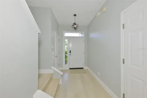 671 Vallance Way NE St Petersburg FL 33716